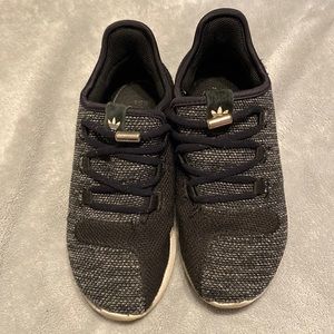 Tubular shadow shoes